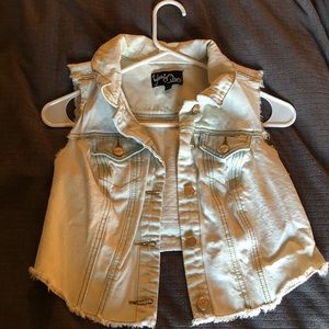 Sleeveless cropped Jean vest